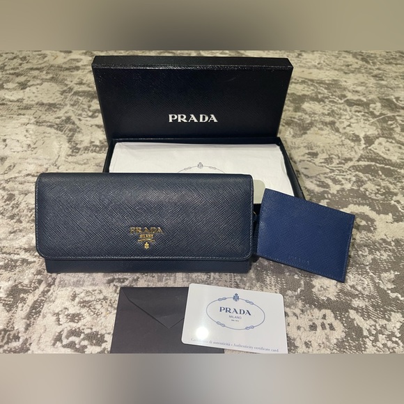 Prada long Saffiano Leather wallet - Picture 2 of 14
